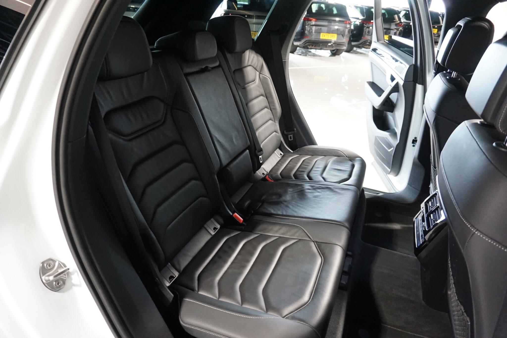 Volkswagen Touareg 3.0 TDI V6 Black Edition SUV 5dr Diesel Tiptronic 4Motion Euro 6 (s/s) (231 ps)